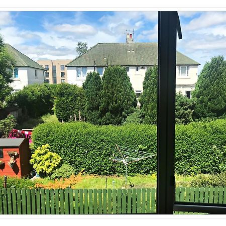 Bright & Spacious Double Room With Garden View- Close To Airport & City Centre เอดินบะระ ภายนอก รูปภาพ