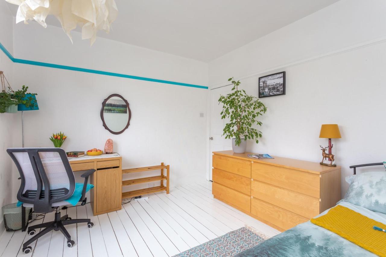 Bright & Spacious Double Room With Garden View- Close To Airport & City Centre เอดินบะระ ภายนอก รูปภาพ